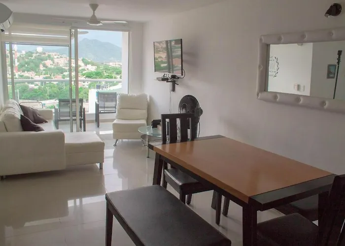 Central And Comfortable Santa Marta Apartment